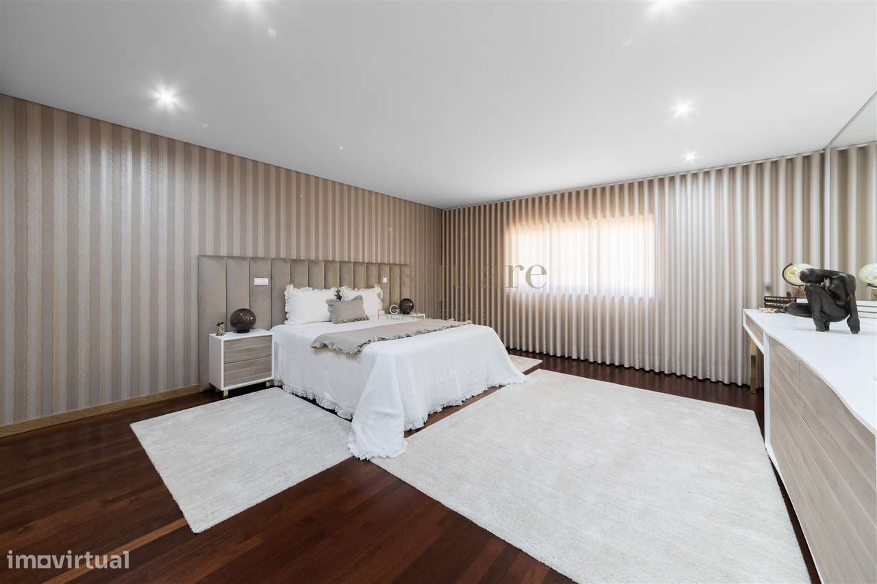 Moradia T4 geminada, com excelentes áreas, a 2 minutos do centro de Sa-23