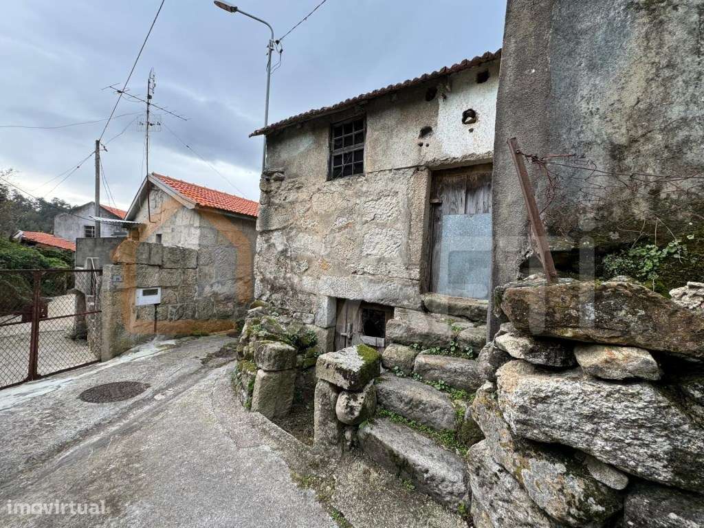 Casa toda em pedra no meio da natureza - Grande imagem: 4/11
