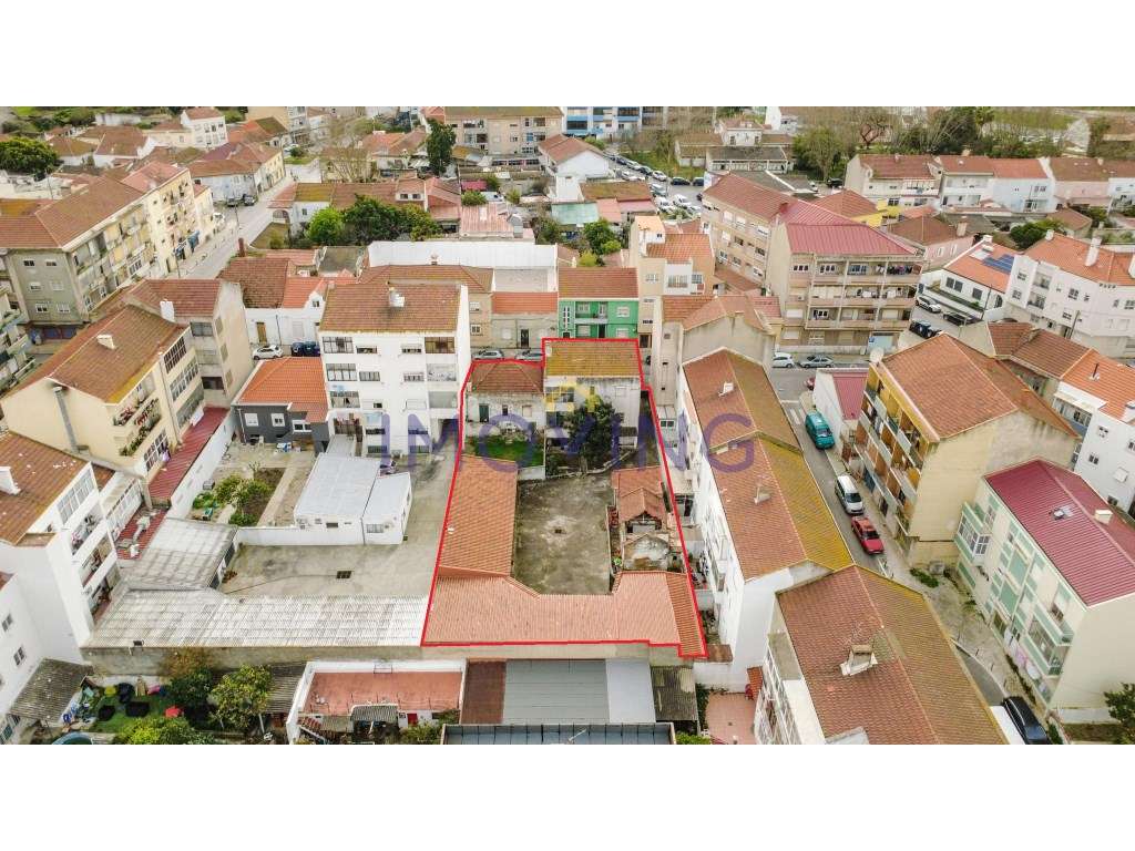 Prédio, moradia e garagens para Investimento-45