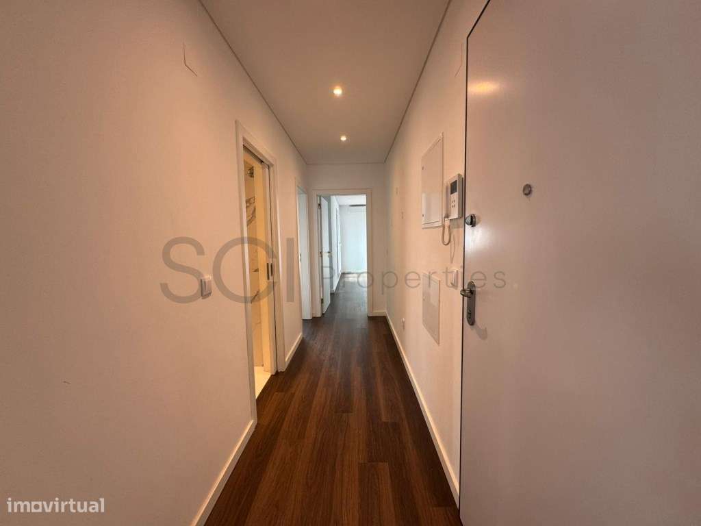 Apartamento T2 Centro de Almada Remodelado com Terraço-18