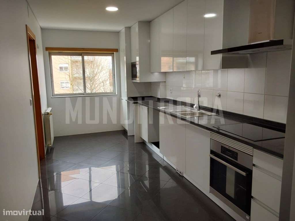 Apartamento T4 Nogueiró-3