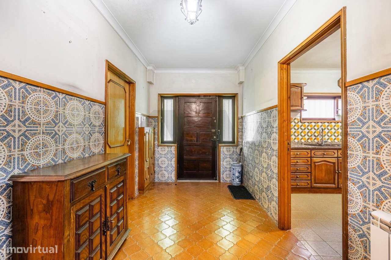 Moradia T4+1 com 3 Frentes em Oliveira do Douro | Excelente Localizaçã - Grande imagem: 5/32