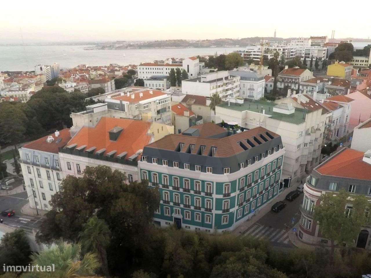 Apartamento Duplex T2+1 com Garagem e Terraço na Estrela-32