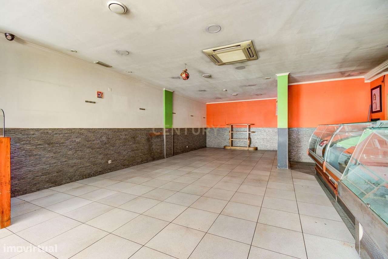 Espaço comercial com 140m2 localizado na Rua de Moçambique no Prior Ve - Grande imagem: 4/14