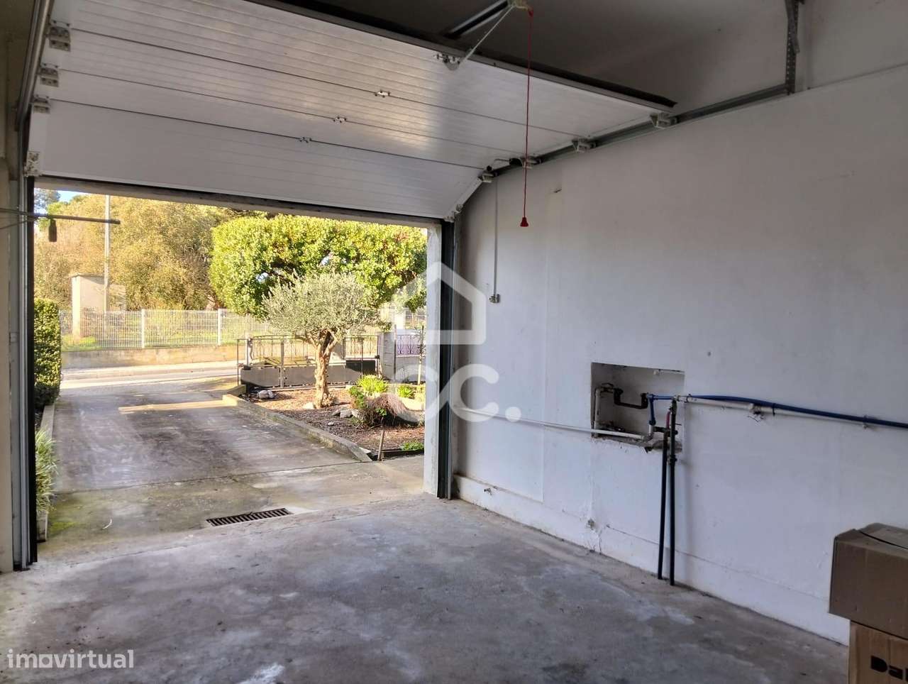 Moradia T5 inserida em lote de 376 m² - Grande imagem: 4/48