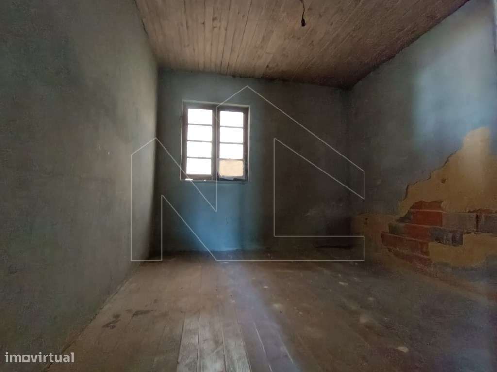 Moradia T3 para recuperar Valongo do Vouga-4