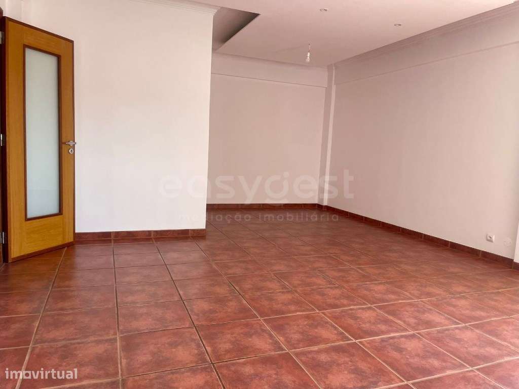 Apartamento T2 com áreas generosas e vista desafogada - Odivelas - Grande imagem: 4/30