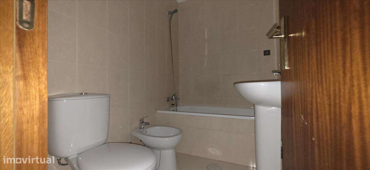 Apartamento T1 + Arrecadação Paço de Sousa (Penafiel)-13