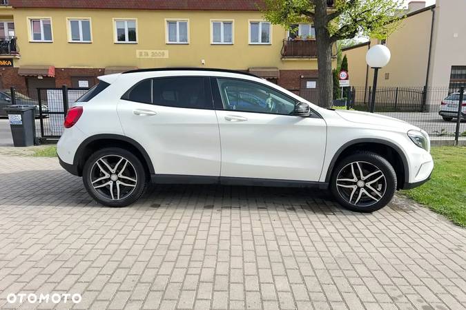 Mercedes-Benz GLA 200 - 1