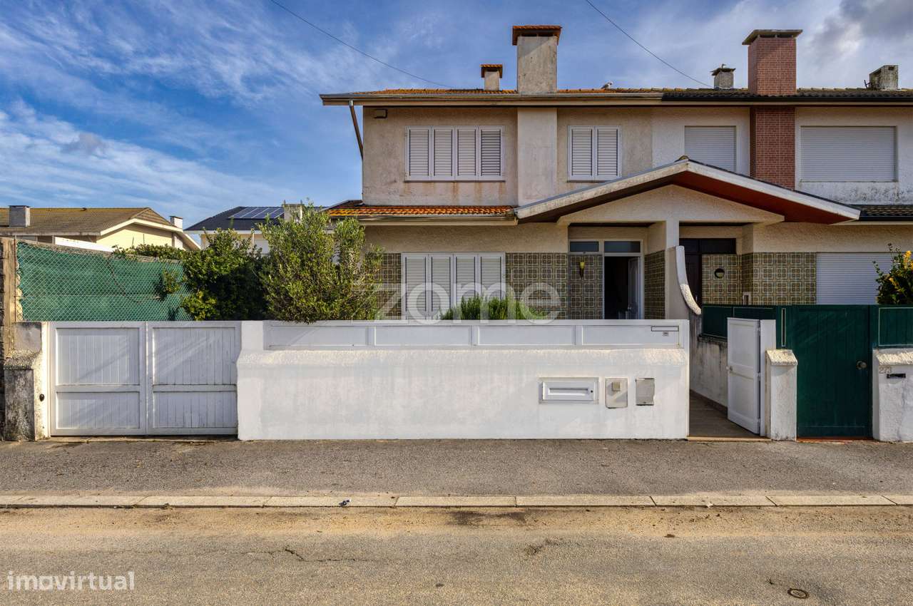 Moradia T3 junto á Praia do Sr.da Pedra com garagem e suíte em VN.G... - Grande imagem: 2/44