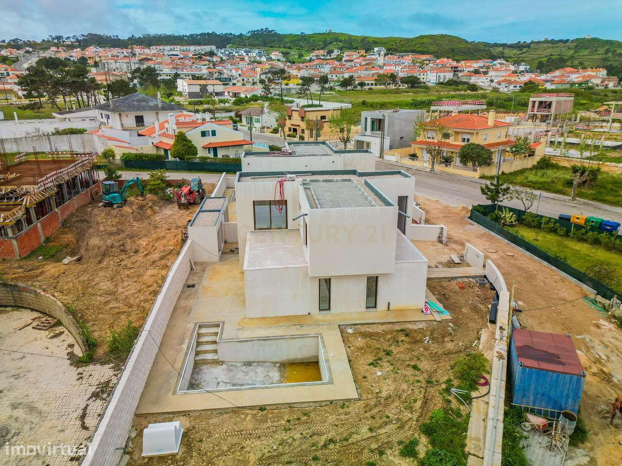 Moradia T3 com Piscina e Jardim em Salir do Porto-7