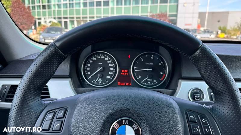 BMW Seria 3 330d xDrive - 38