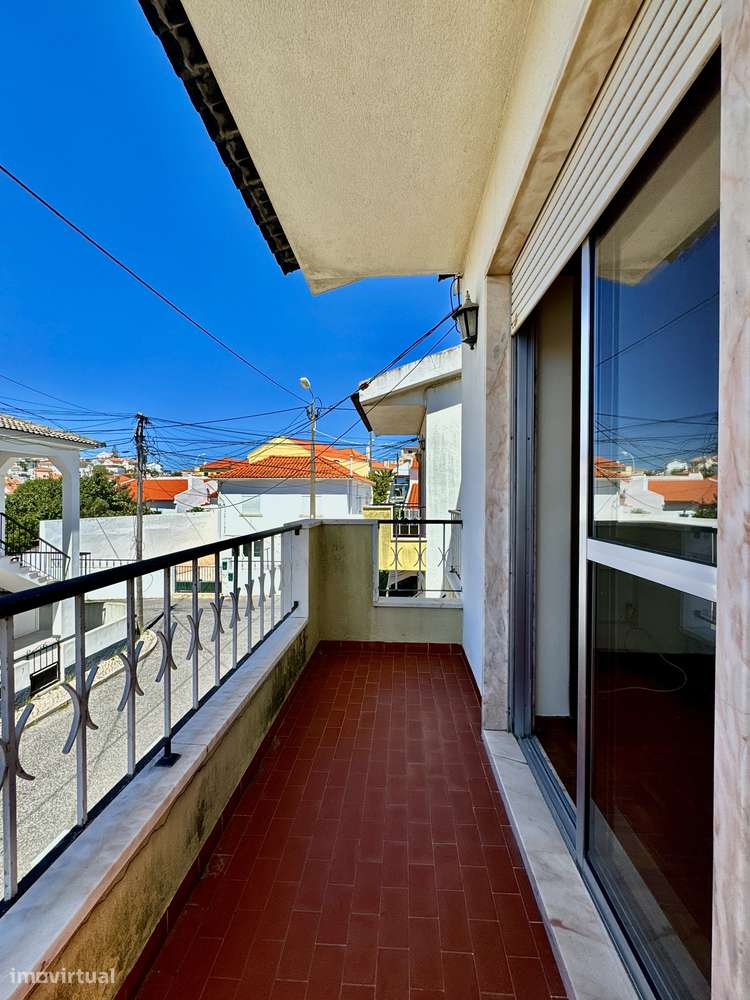 Andar de Moradia T2 | 76 m² | Varanda | Garagem | Porto Salvo-13