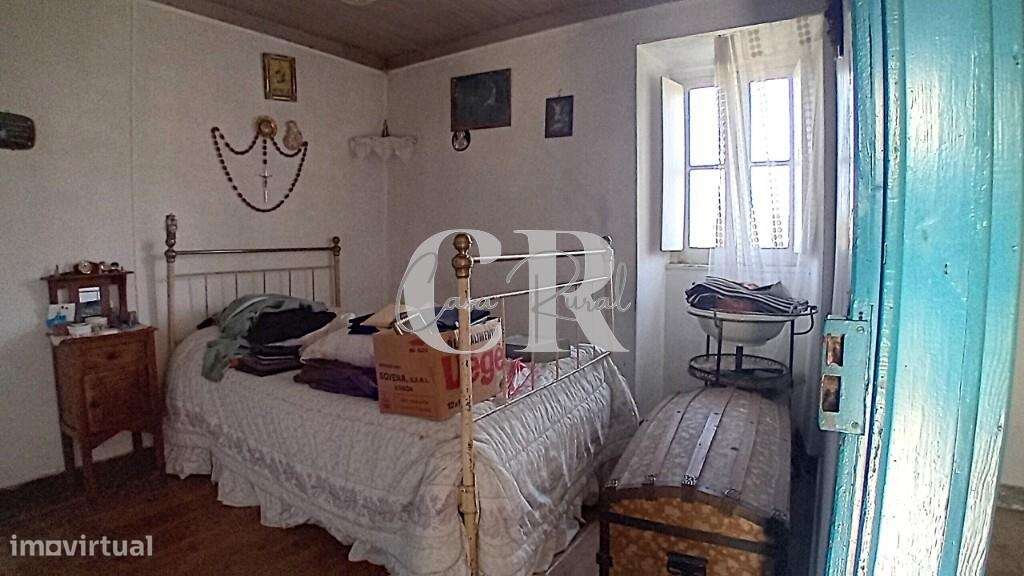 Moradia em pedra em Figueiró dos Vinhos com terreno e poço de água-15