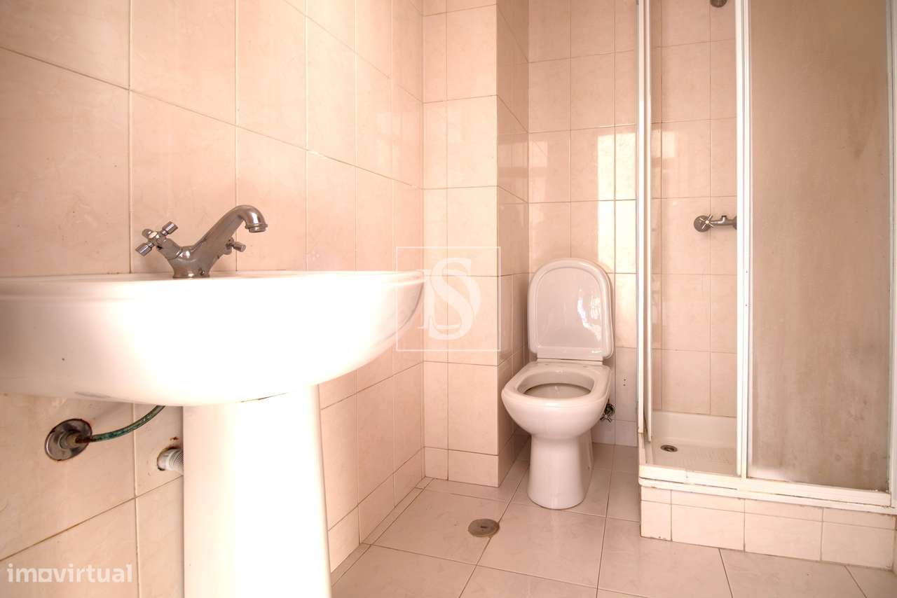 Apartamento T3 em Árvore, com Vista Mar, Varandas, Garagem e Elevador-12