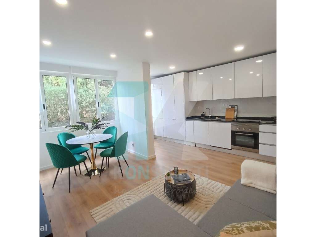 Apartamento T3 c/ varanda e garagem totalmente remodelado - Benfica - Grande imagem: 1/14