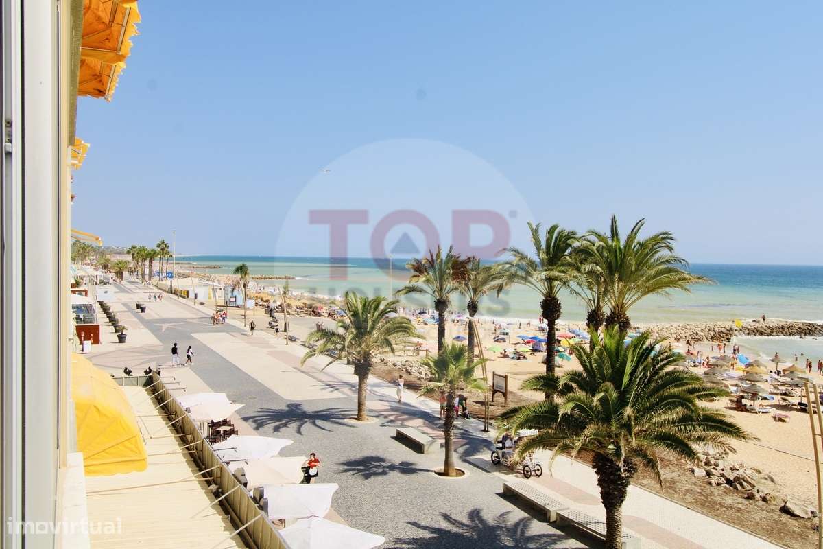 Viva o privilégio de estar na 1ª linha de Mar em Quarteira!-24