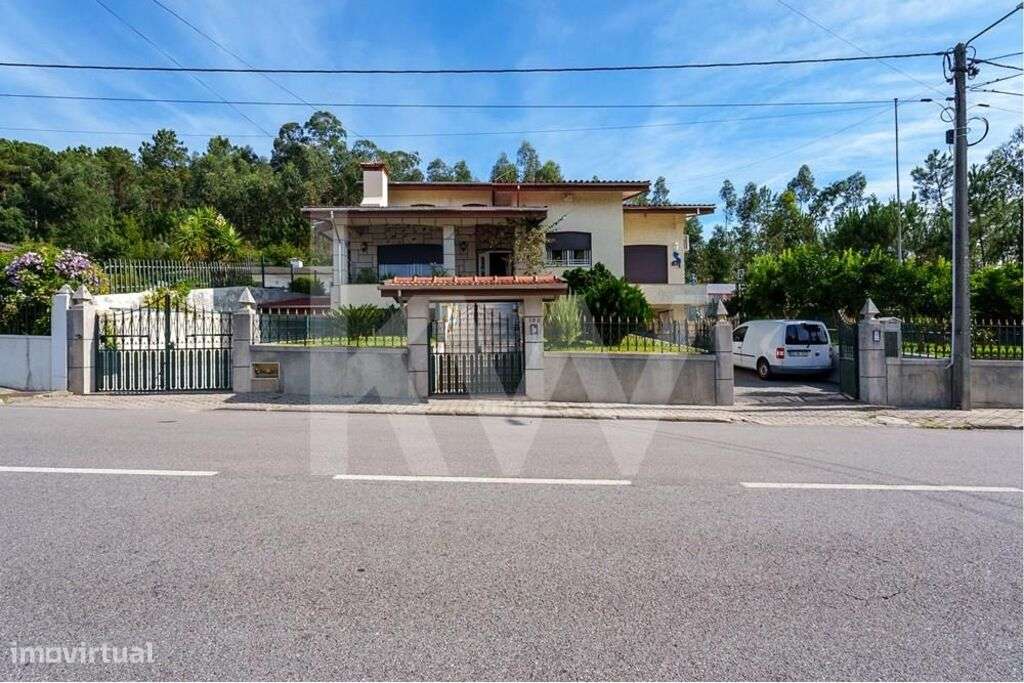 Moradia Independente T6 c/ Anexos, Armazém e Terreno p/ Construção - M - Grande imagem: 2/36