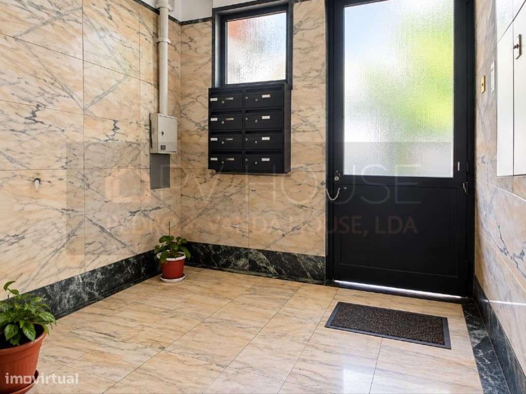 Apartamento T3 totalmente remodelado | Suíte | 2 WC | Próximo da Es...-12