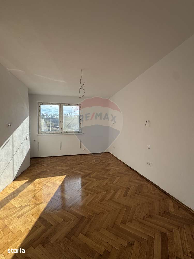 Casă complet renovată la interior în cartierul Vitrometan-2