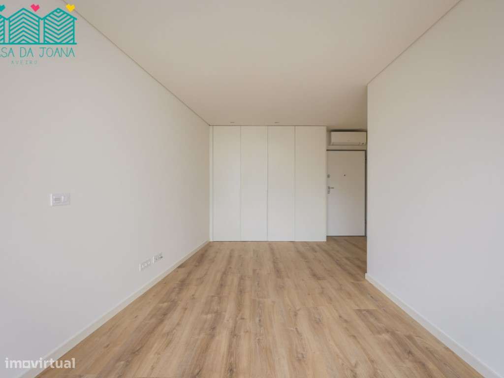 Apartamento T2 com Lugar de Garagem em Esgueira-12