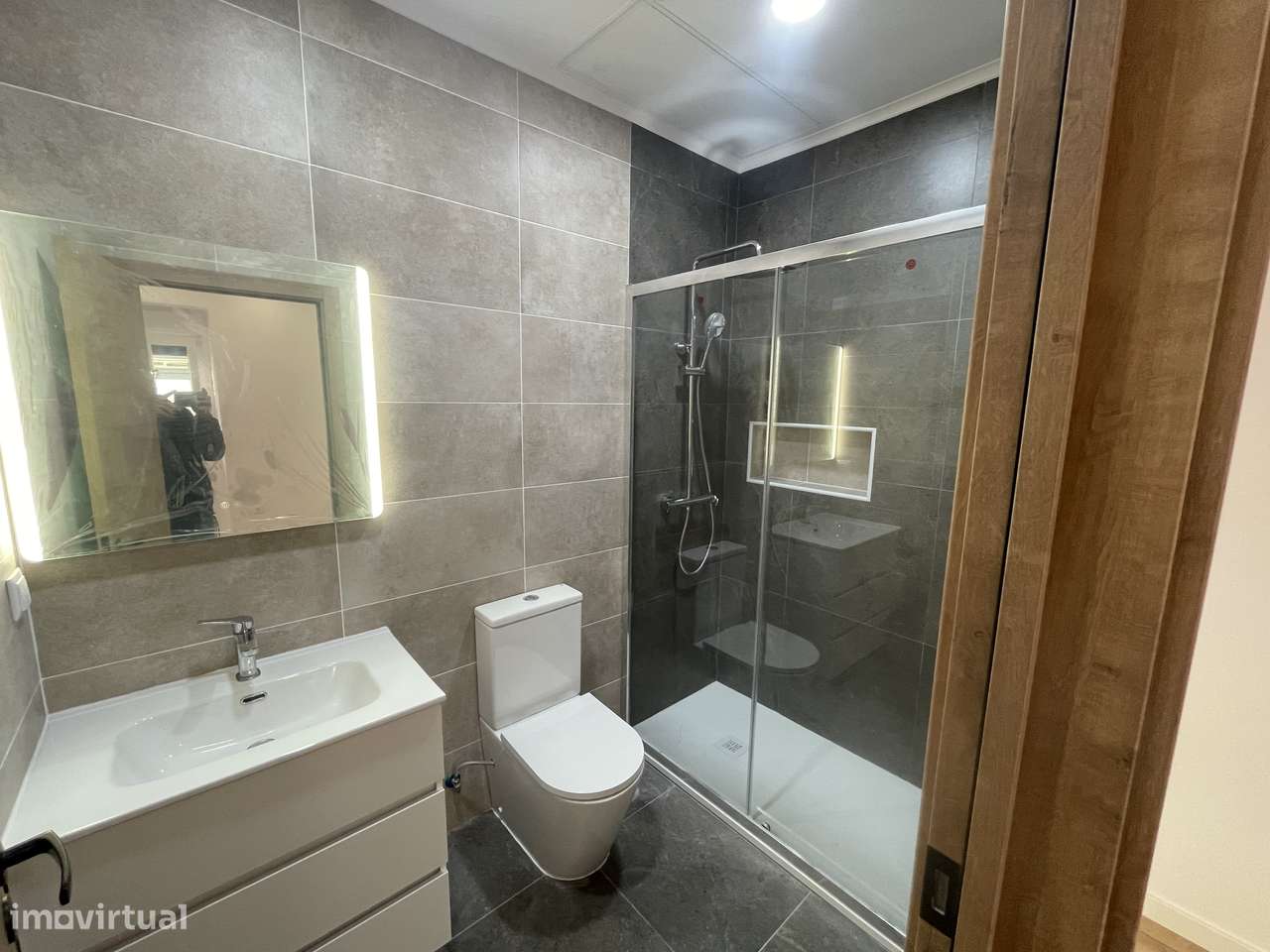 T0 Totalmente remodelado com logradouro - Cacém - Grande imagem: 4/9