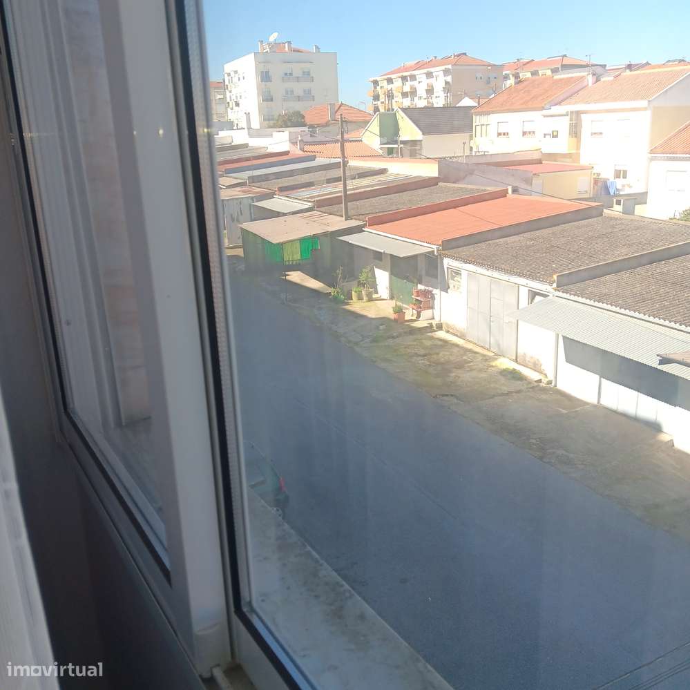 Apartamento T2 com varanda e bom potencial - Grande imagem: 5/30