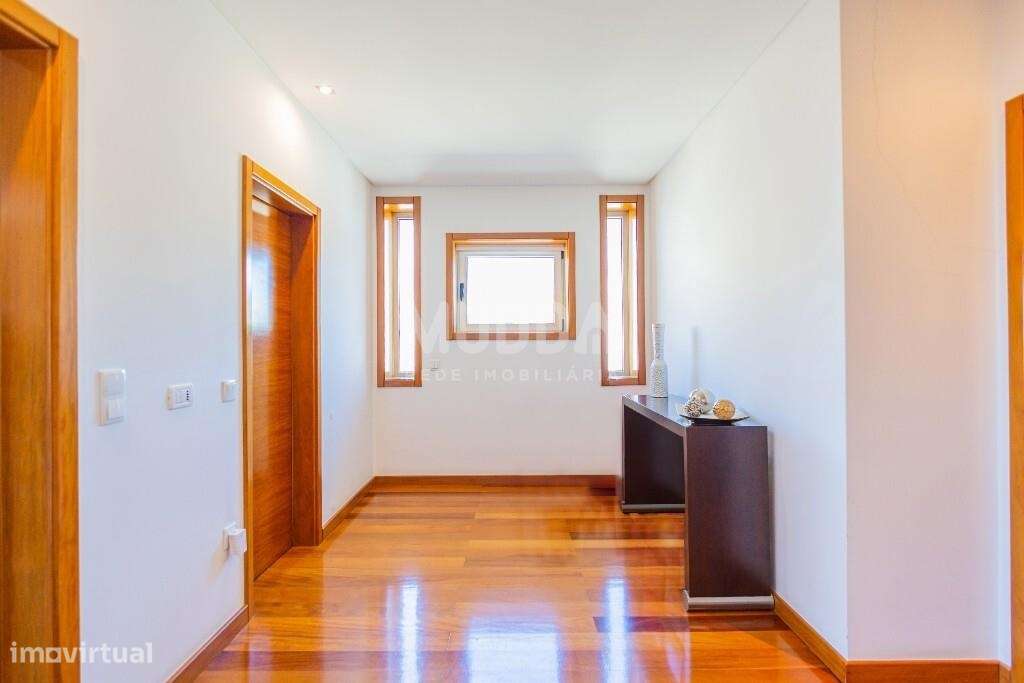 Excelente moradia geminada T4 em Santa Maria da Feira-16