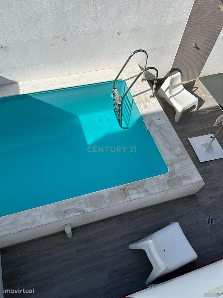 Magnifica T3 com Piscina no Corval-45