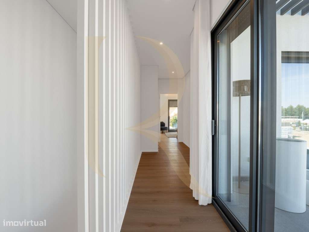 Moradia geminada nova T4 com garagem, piscina e terraço em Foros de...-11