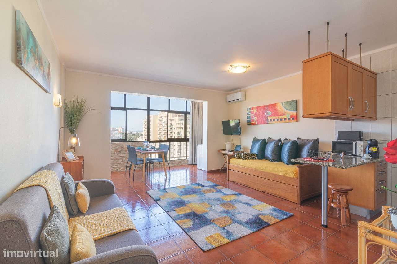 T1 na Praia da Rocha, com Garagem, Piscinas, Localização Prime - Grande imagem: 2/30