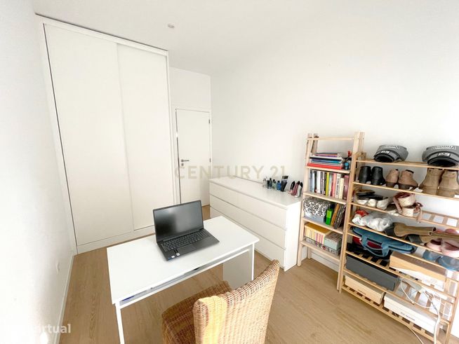 Apartamento T2 renovado em 2023-5