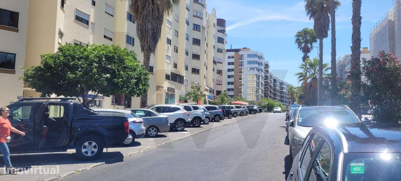 LOJA NA AVENIDA DAS DESCOBERTAS INFANTADO LOURES 180 M2 E 2 ENTRADAS-3