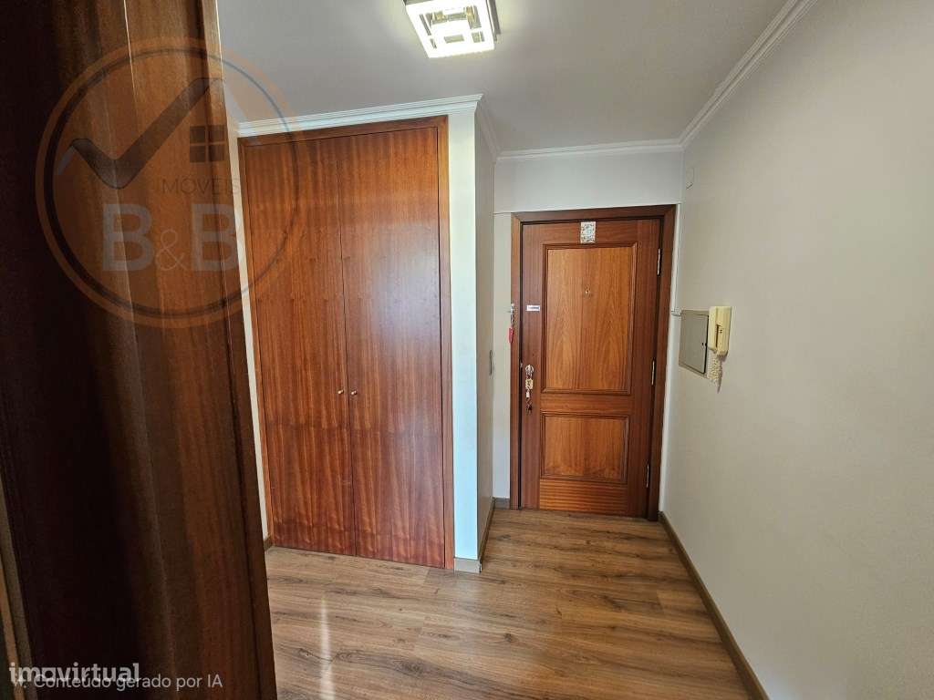 Apartamento T3 com garagem em Valbom-17