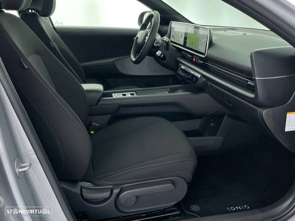 Hyundai Ioniq 6 77kWh Premium - 32