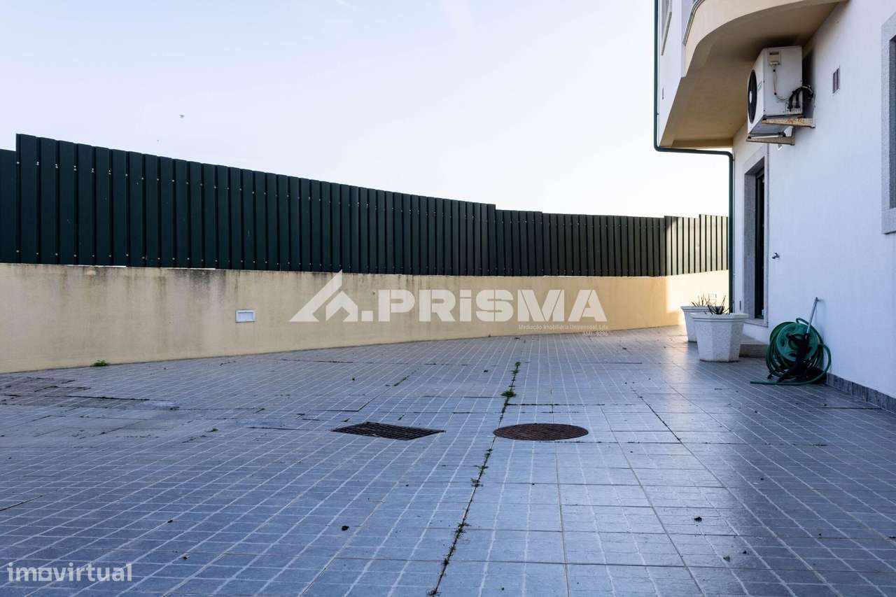 Moradia T5 para Venda em C. Branco-34