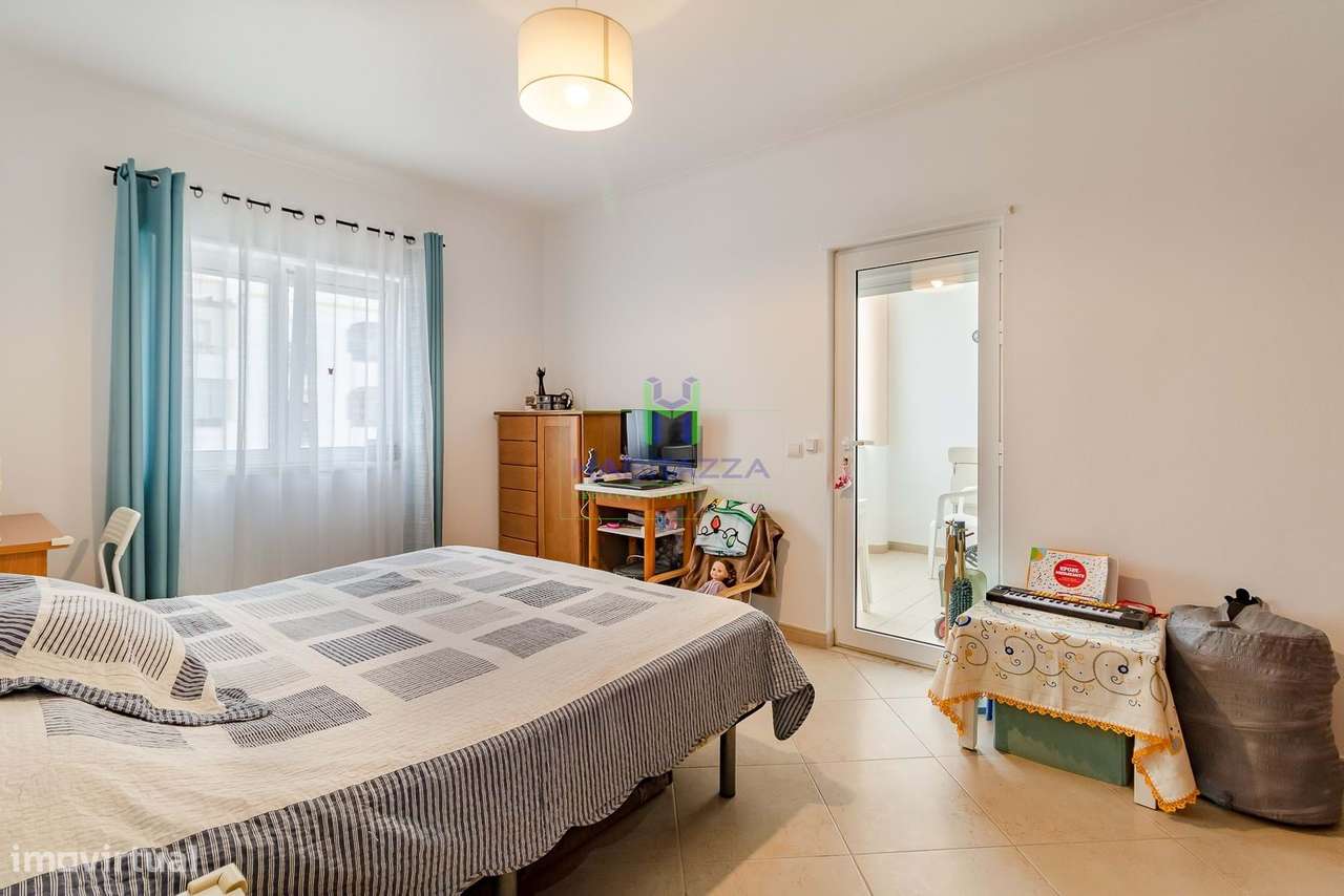 Apartamento T3 no último Piso, com 3 Frentes e Vistas Desafogadas em L-17