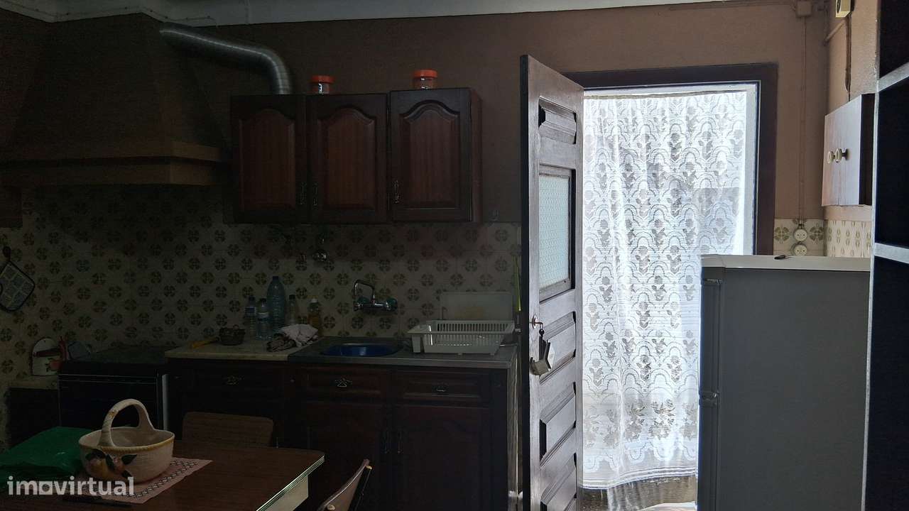 Moradia com Quintal, Garagem e Anexos no Coração de Coruche – Santarém - Grande imagem: 5/24