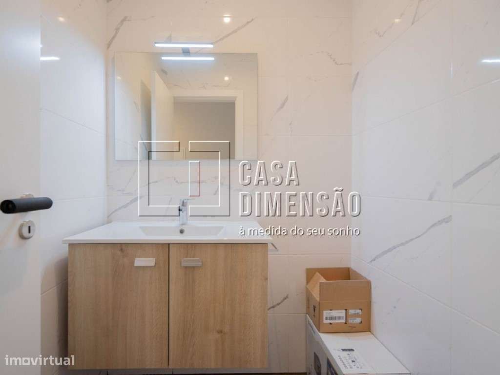 Moradia de Arquitectura Moderna de tipologia T3+1 em Oeiras com Pis...-21