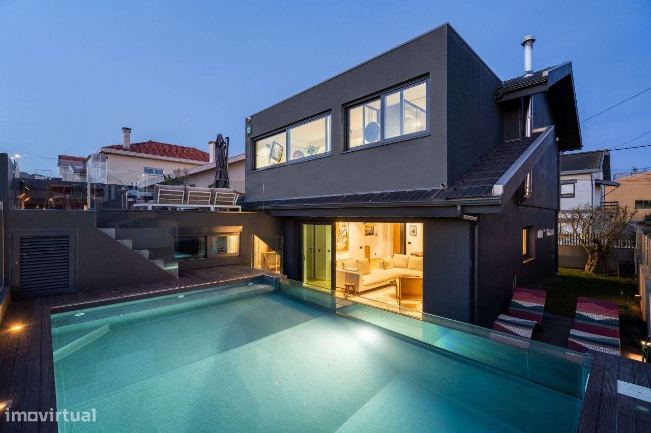 Moradia V3+1 totalmente renovada com vista mar-0