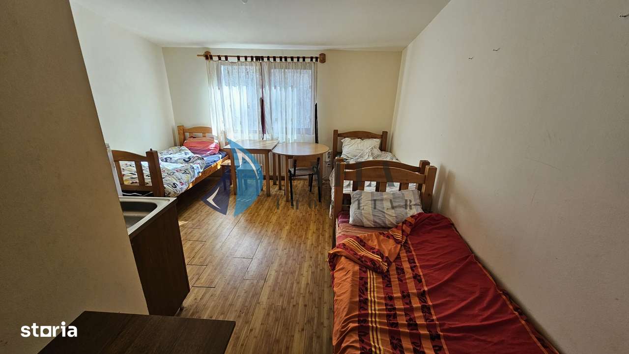 Cazare 3/6/9/12+ muncitori, parcare - Imagine principală: 2/7