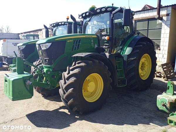 John Deere 6215R - 2