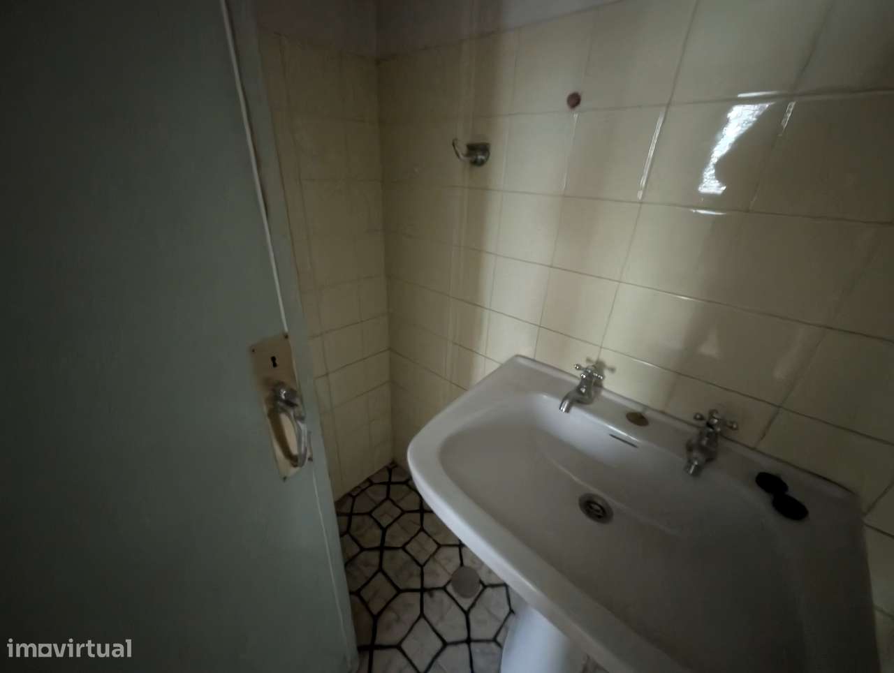 T3 Rua Lusiadas Para Remodelar-33