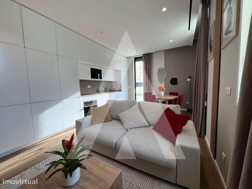 Apartamento T1 com Terraço e Garagem - Centro de Aveiro - Grande imagem: 3/14