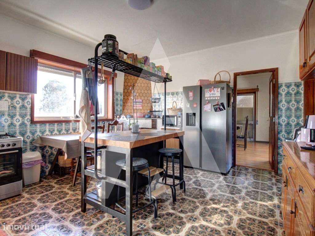 Moradia T6, Isolada, na zona de Oiã-5