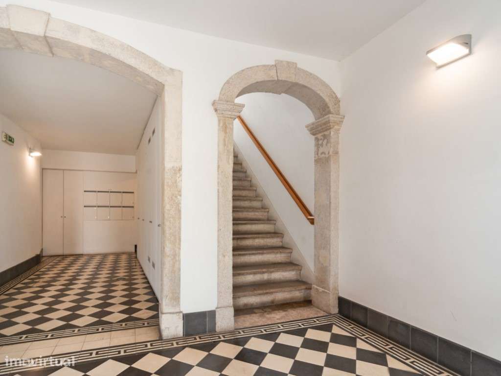 Apartamento T3 Remodelado com Pátio Privativo em São Bento! - Grande imagem: 4/28