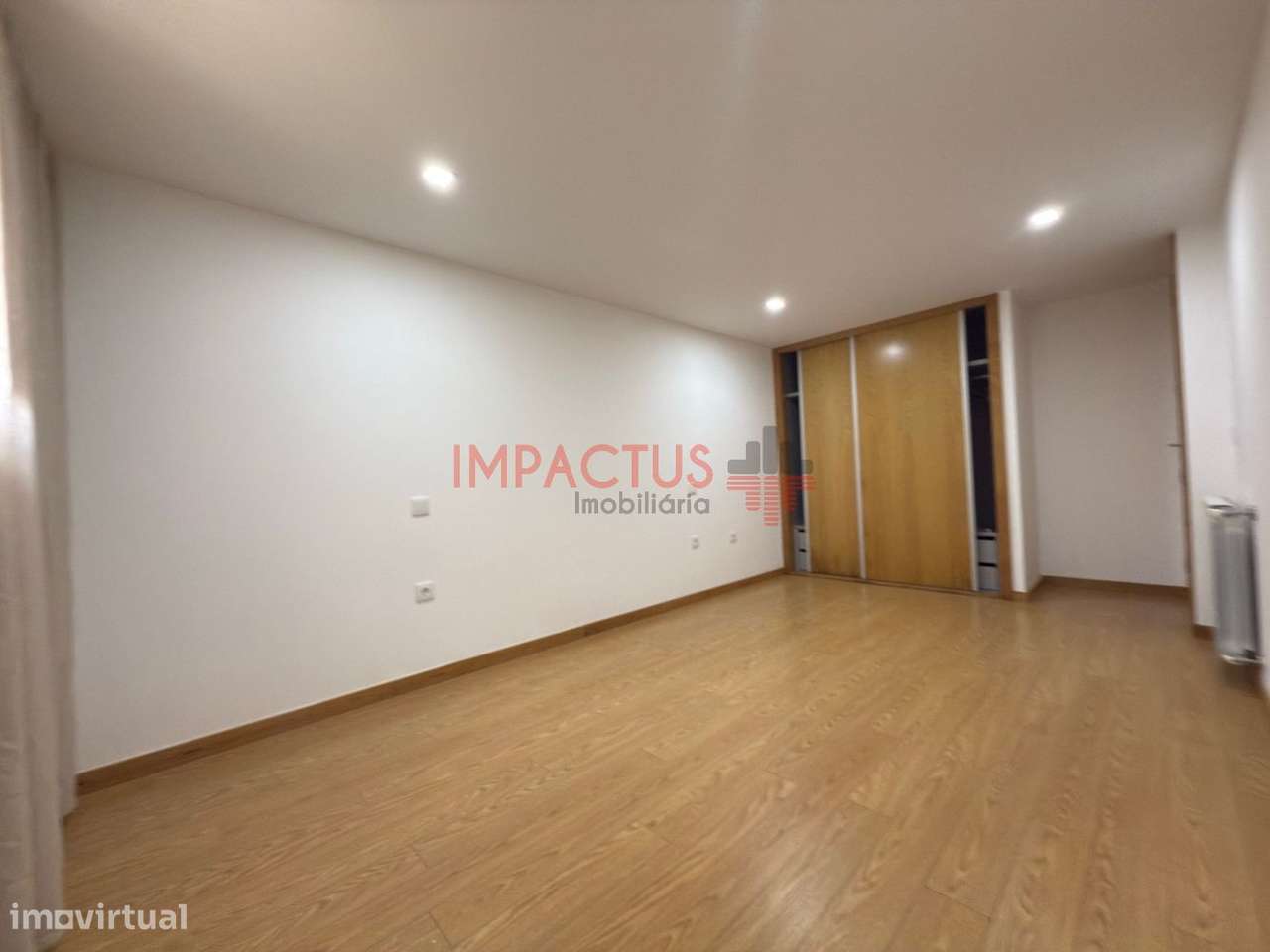 Imponente Moradia isolada com terreno de 1195m2-49