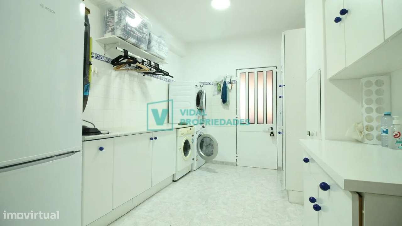 Moradia T7 com piscina e garagem em Loulé-37