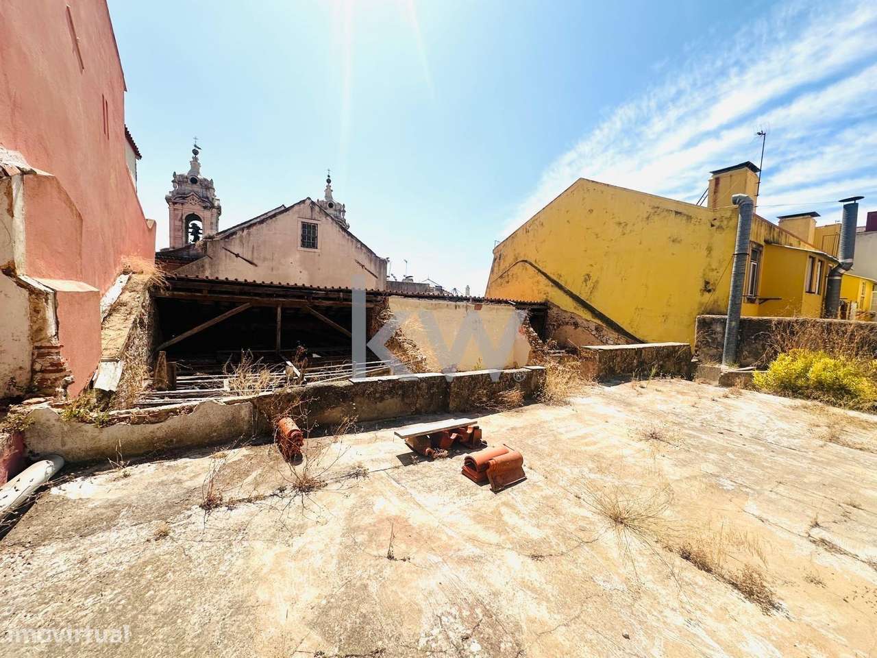 Edifício com projeto aprovado para construção de uma moradia com 550m2 - Grande imagem: 4/38