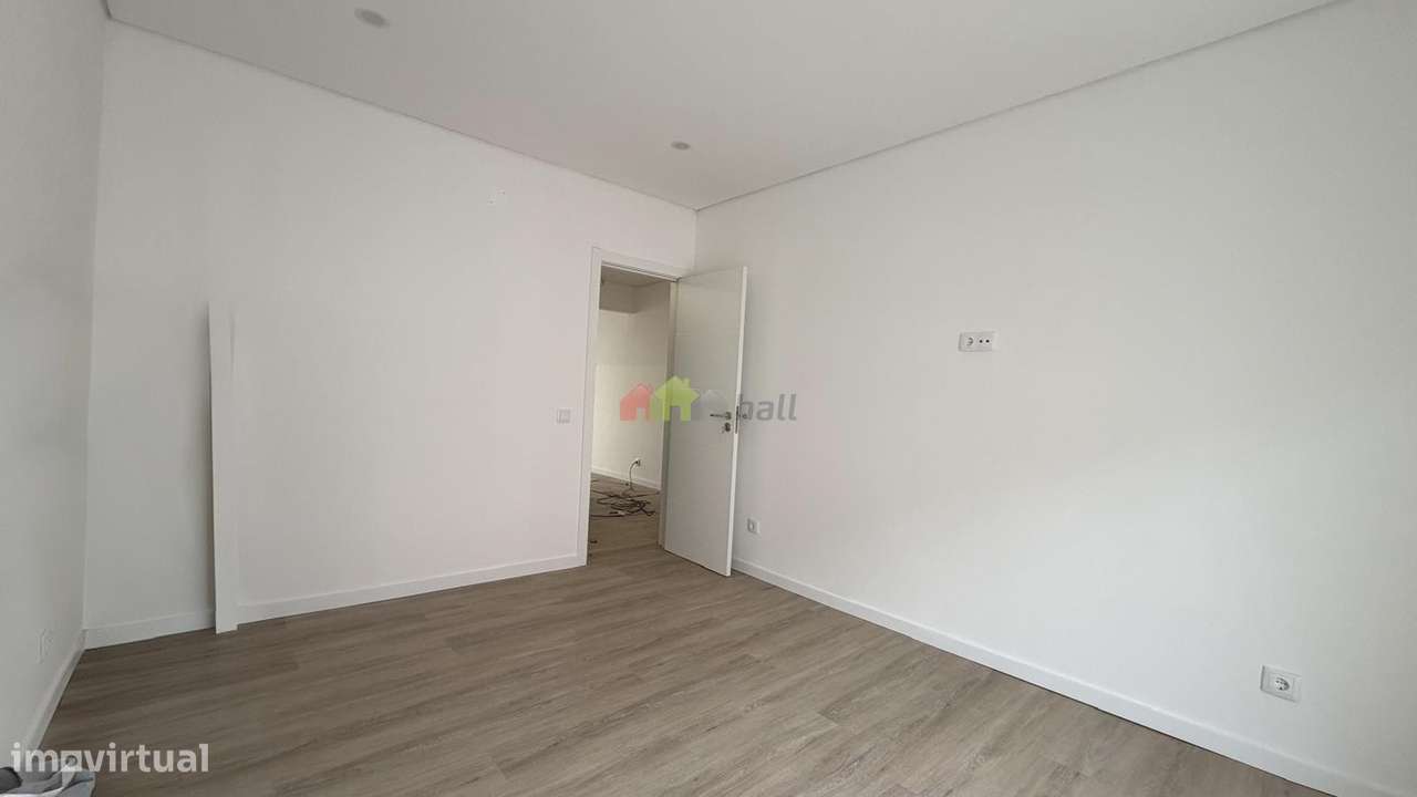 Apartamento T4 totalmente remodelado | Av. Afonso Henriques – Barreiro-16